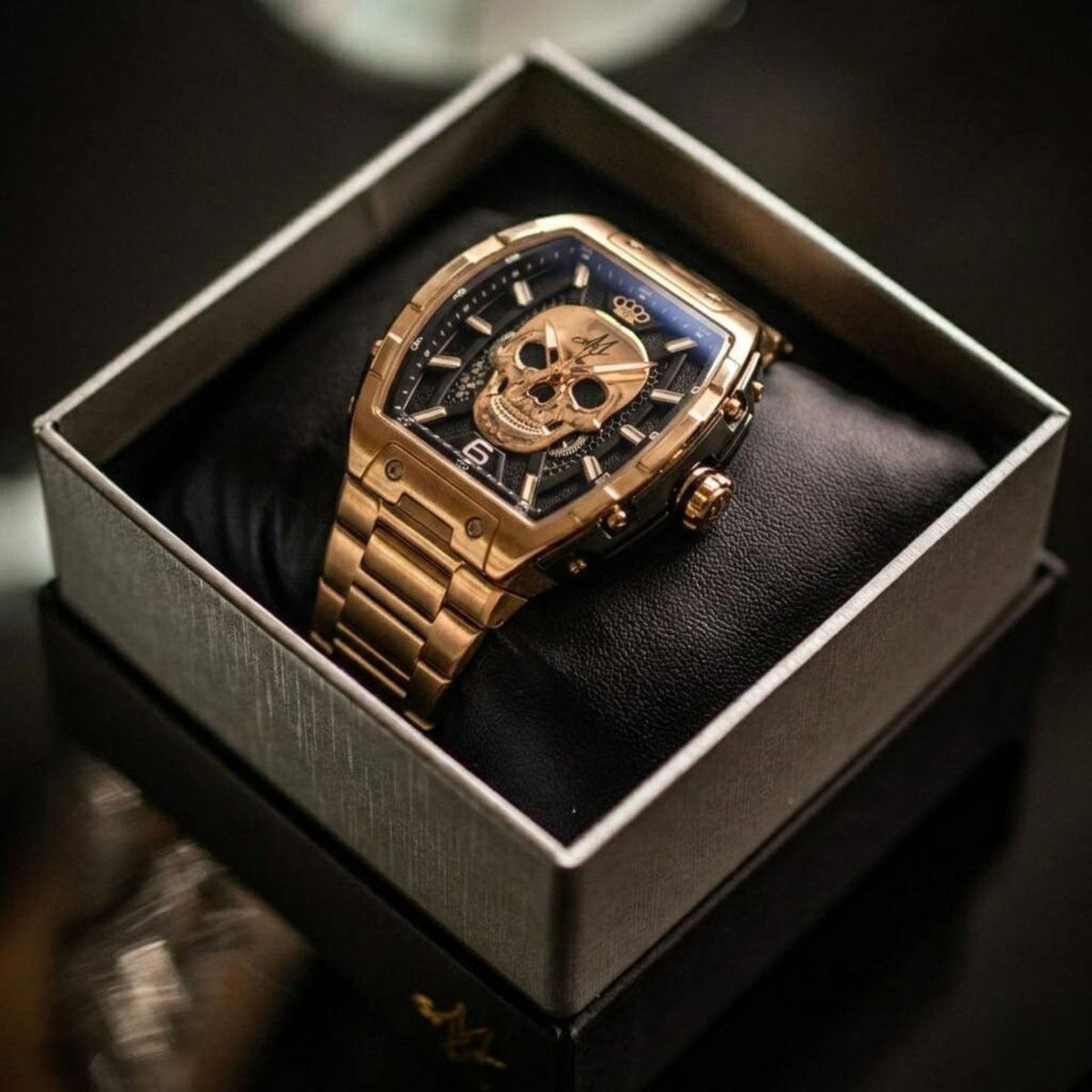 Mi Vida Loca Automatic Skull Watch roségold mit Edelstahlarmband und Totenkopf-Zifferblatt, in der Uhrenbox