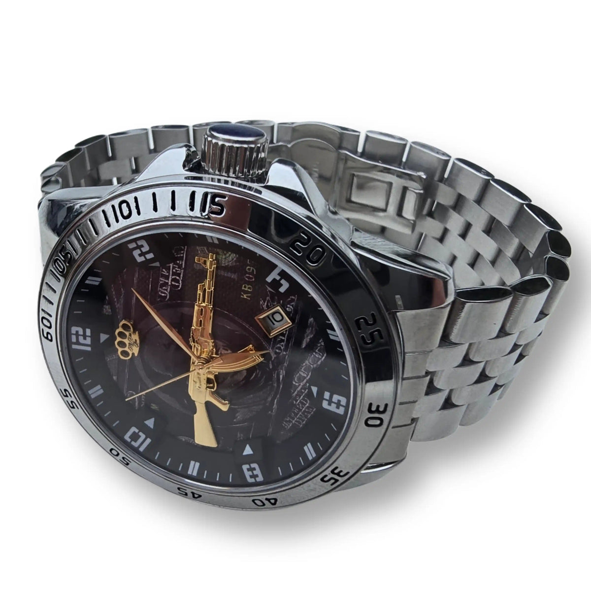 Orologio automatico MVL AK47 argento, vista laterale con bracciale a maglie in acciaio e logo MVL sul quadrante