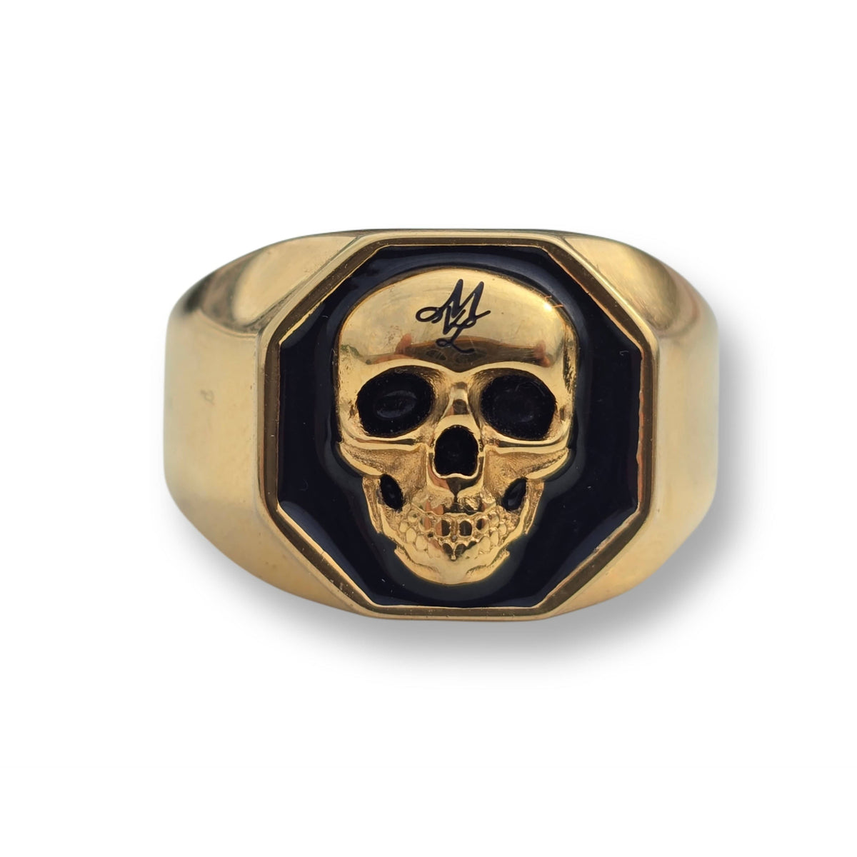 Vista frontale dell'anello MVL 3D Skull oro con teschio 3D su superficie nera