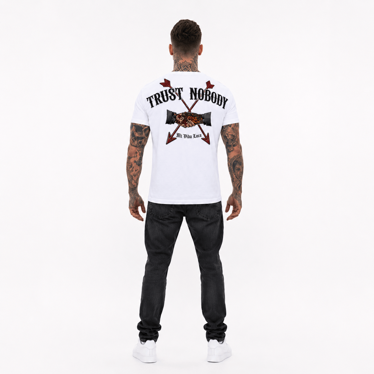 T-shirt blanc avec broderie « Trust nobody »