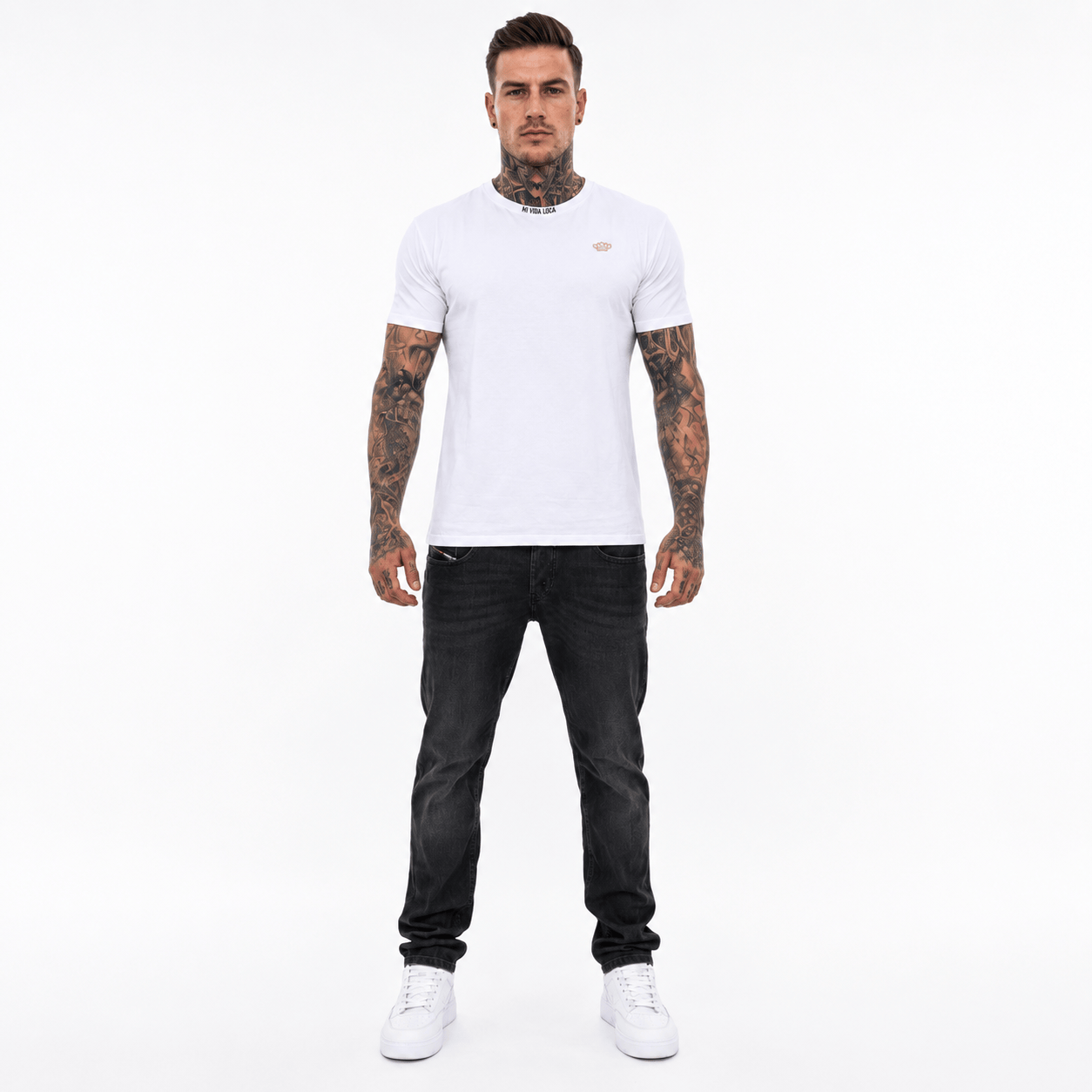 T-shirt blanc avec broderie « Trust nobody »
