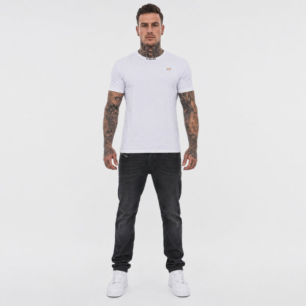 T-shirt blanc avec broderie « Trust nobody »